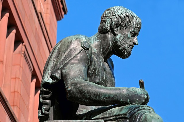 Aristotel , socha.jpg